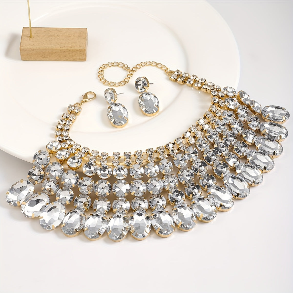 European And American Geometric Shapes, Unique Personalities, Light Luxury, High-End Rhinestone Earrings And Necklaces for Women, Essential Jewelry for Attending High-End Banquets, Weddings, And Parties, And The Most Precious Gift for Family And Frie