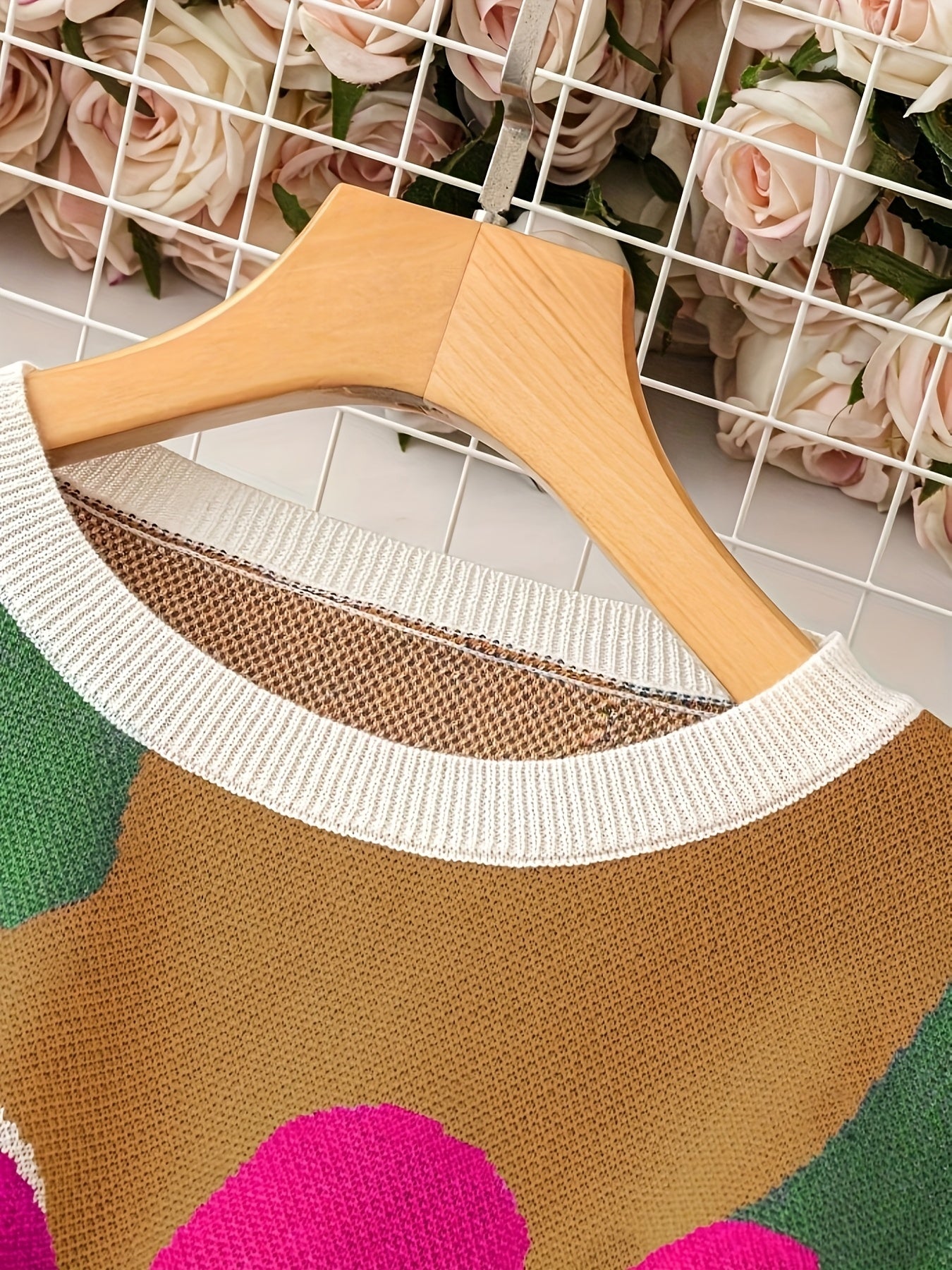 Women's Summer Floral Jacquard Top - Relaxed Fit Round Neck Short Sleeve Blouse with Color-Blocking, Breathable Mid-Stretch Fabric, Machine Washable Casual Shirt for Women, Floral Print Blouse, Everyday Fashion, Soft Texture Apparel